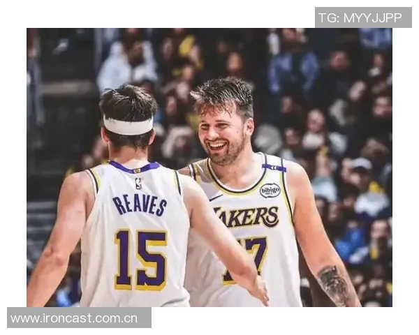 雷迪克谈对阵太阳的挑战里夫斯与东契奇需迅速适应比赛节奏 雷迪克谈对阵太阳的挑战里夫斯与东契奇需迅速适应比赛节奏