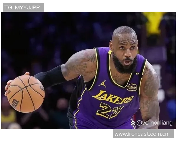 里夫斯谈与詹姆斯东契奇共打球的责任感与自我期许 里夫斯谈与詹姆斯东契奇共打球的责任感与自我期许