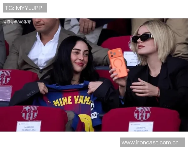 前女友与亚马尔分手后被拍到与知名博主共度派对时光 前女友与亚马尔分手后被拍到与知名博主共度派对时光