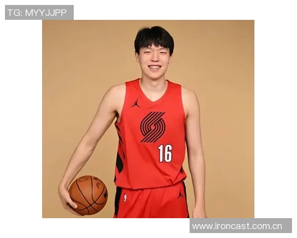 媒体人指出杨瀚森需提升三分投射训练以弥补移动能力短板