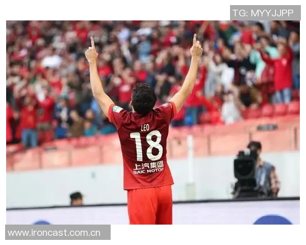 前外援奇塔迪尼今日重返海港俱乐部探望昔日教练和队友情谊依旧